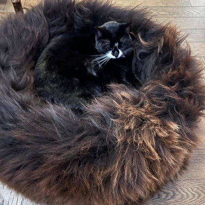 British Sheepskin Round Pet Bed for Cats & Dogs: Brown Undyed / 50cm Diameter