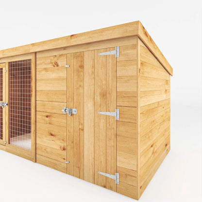 Timber door and side view of Berkshire dog kennel